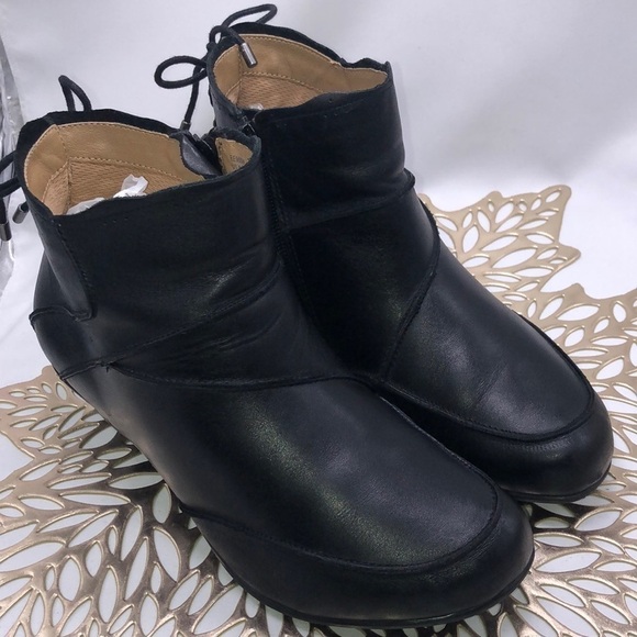 Aetrex Comfort Insole Leather Upper Black Side Zip Booties Size 6W - Picture 1 of 9